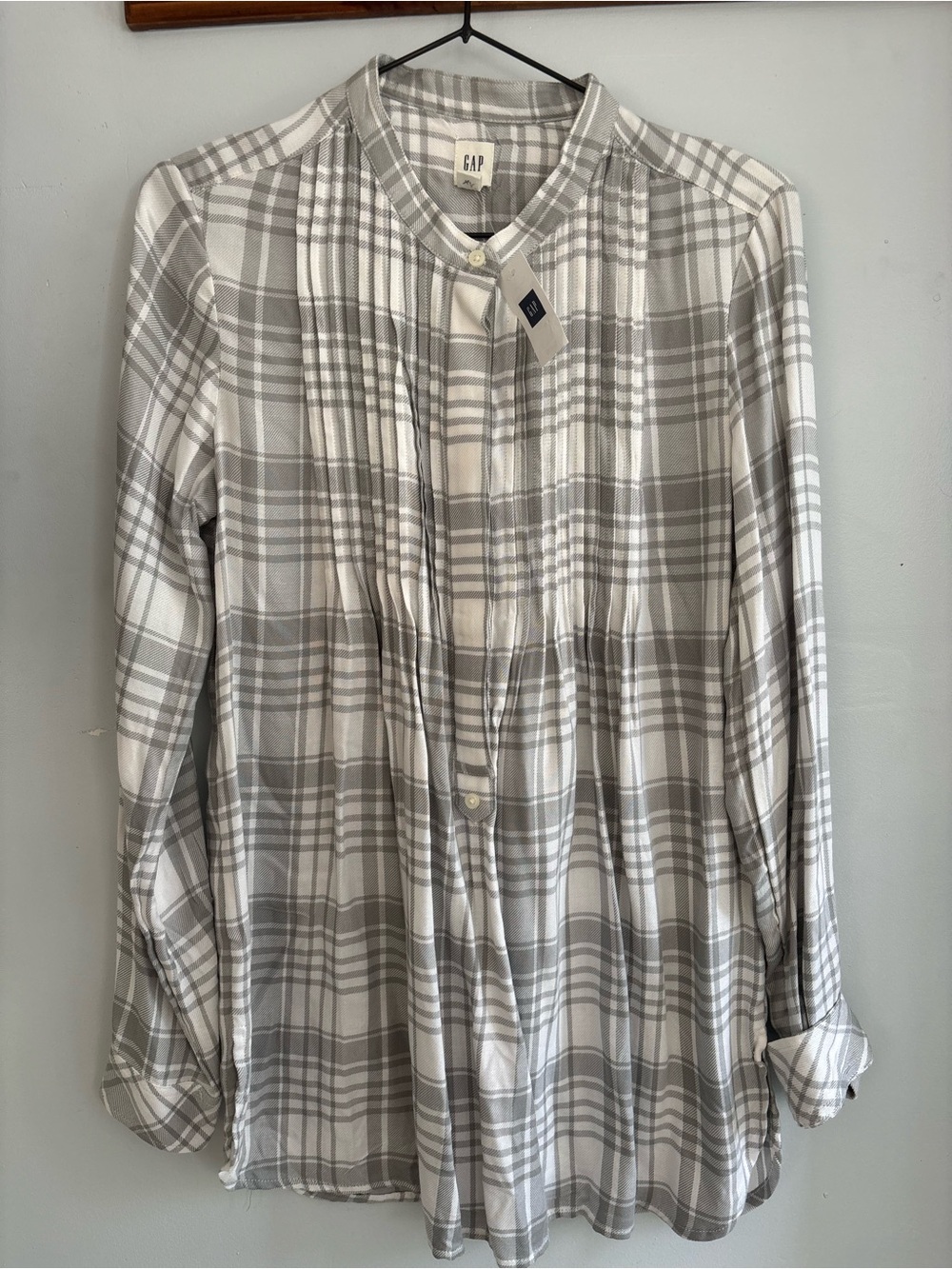 GAP Gray and White Plaid Button-Front Top